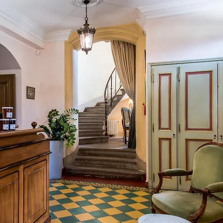 Chateau De La Tour Du Puits 4*
