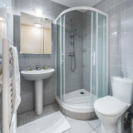 Chateau De La Tour Du Puits 4*
