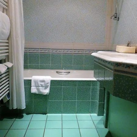 Chateau De La Tour Du Puits Hotel 4*