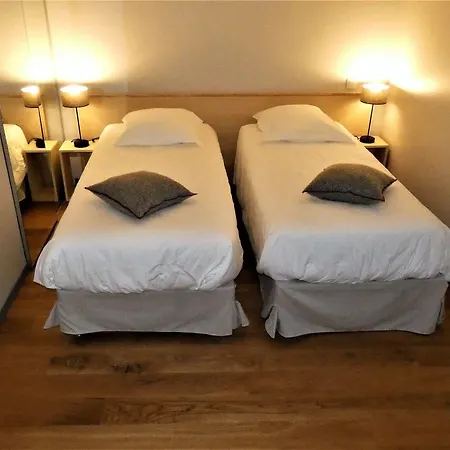 Chateau De La Tour Du Puits 호텔 4*