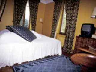Chateau De La Tour Du Puits 호텔 4*
