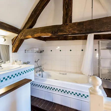 Chateau De La Tour Du Puits Hotel