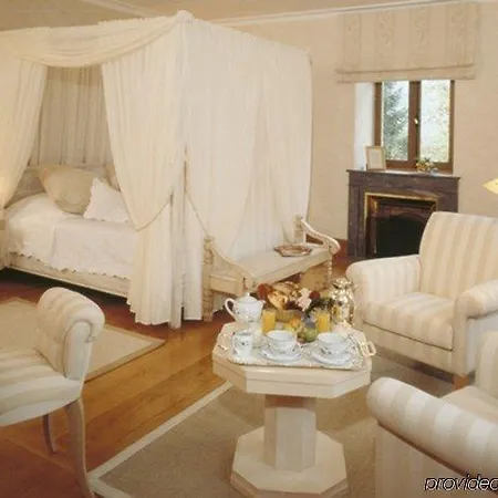 Chateau De La Tour Du Puits 4* Coise-Saint-Jean-Pied-Gauthier