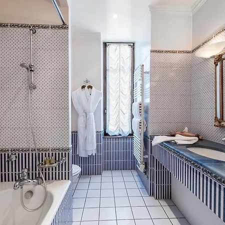 Chateau De La Tour Du Puits Hotel 4*
