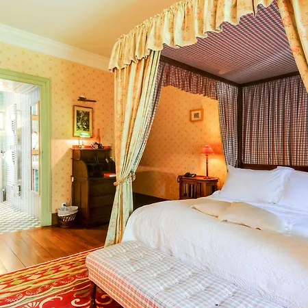 Chateau De La Tour Du Puits 4*
